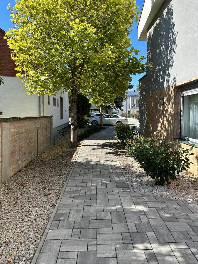 Linden Apartman 106 - Adults Only Mosonmagyaróvár Dış mekan fotoğraf